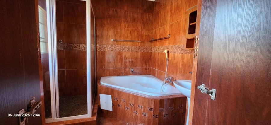 4 Bedroom Property for Sale in Waterkloof East North West